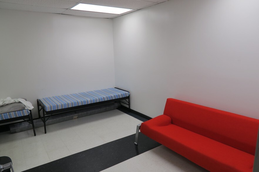 More Photos Of 5829 Beverly Hill St, Houston Warehouse For Lease