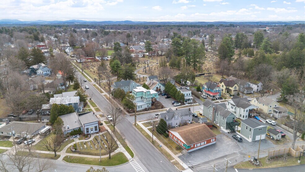 More Photos Of 48 Lincoln Ave, Saratoga Springs Freestanding For Sale