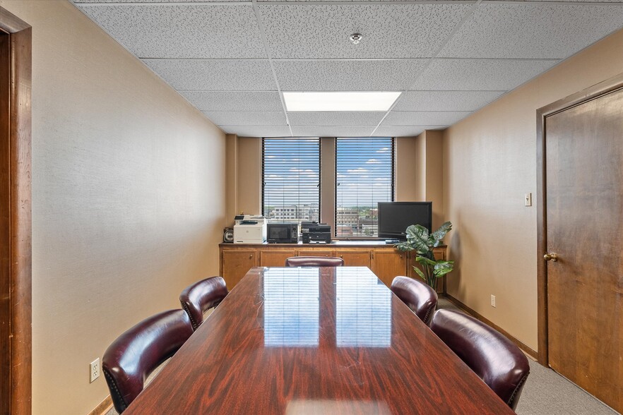 More Photos Of 610 Marshall St, Shreveport Office For Sale