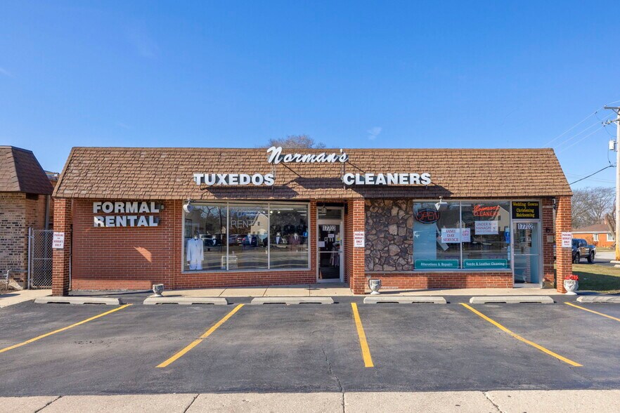 More Photos Of 17702 Oak Park Ave, Tinley Park Storefront Retail Office For Sale