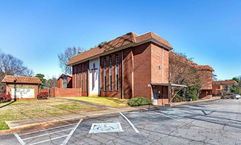 More Photos Of 5370 Ash St, Forest Park Religious Facility For Sale