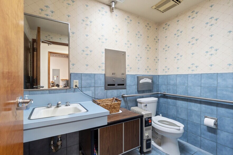 More Photos Of 3520 E Shields Ave, Fresno Medical For Sale