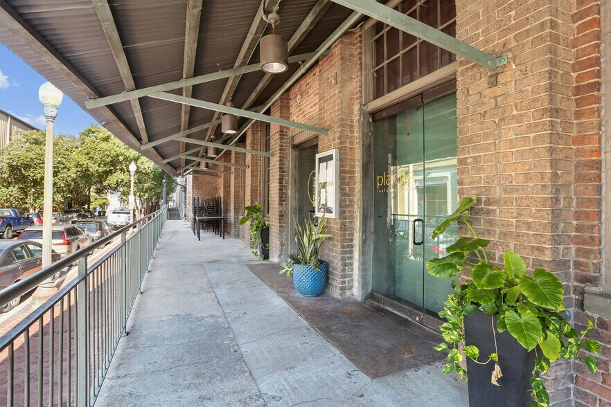 More Photos Of 1051 Annunciation St, New Orleans Restaurant For Sale