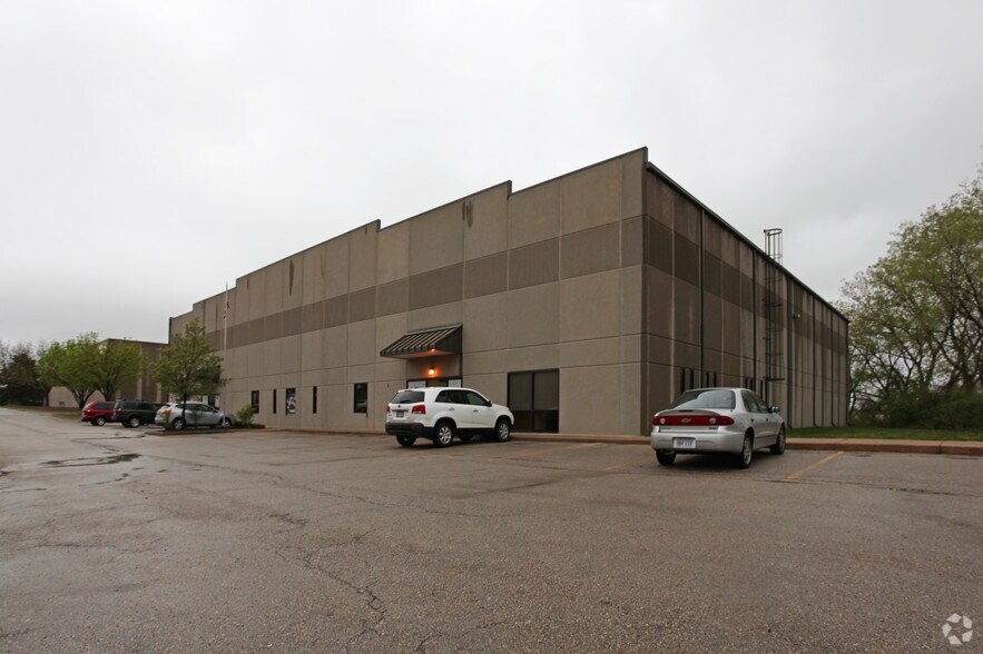 More Photos Of 16210 W 110th St, Lenexa Warehouse For Lease