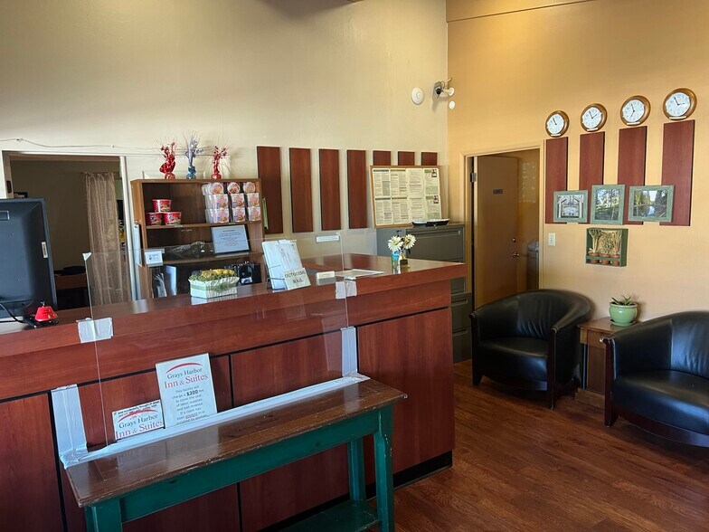 More Photos Of 1700 S Boone St, Aberdeen Hotel For Sale