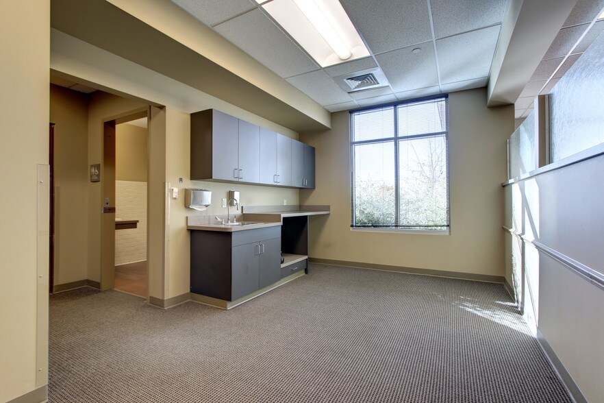More Photos Of 9441 Huron St, Thornton Medical For Lease