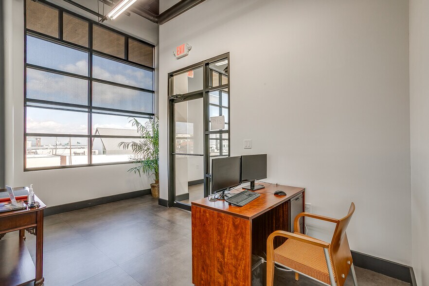 More Photos Of 451 S Main St, Fort Worth Office For Lease