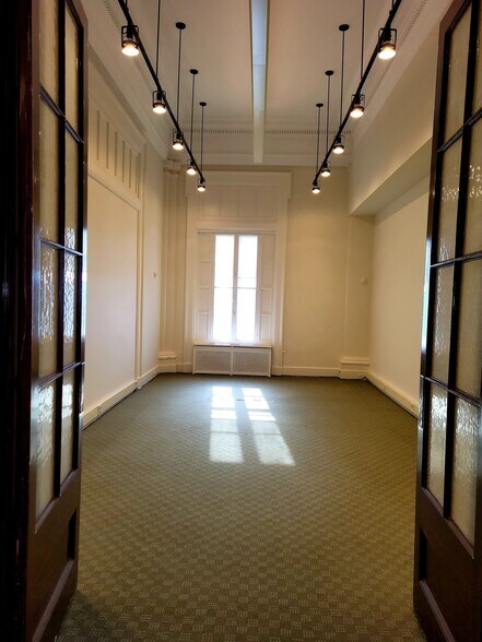 More Photos Of 1110 W 35th St, Chicago Office For Sale