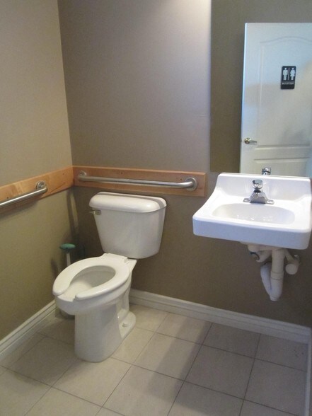 More Photos Of 589-597 W 800 N, Orem Medical For Lease