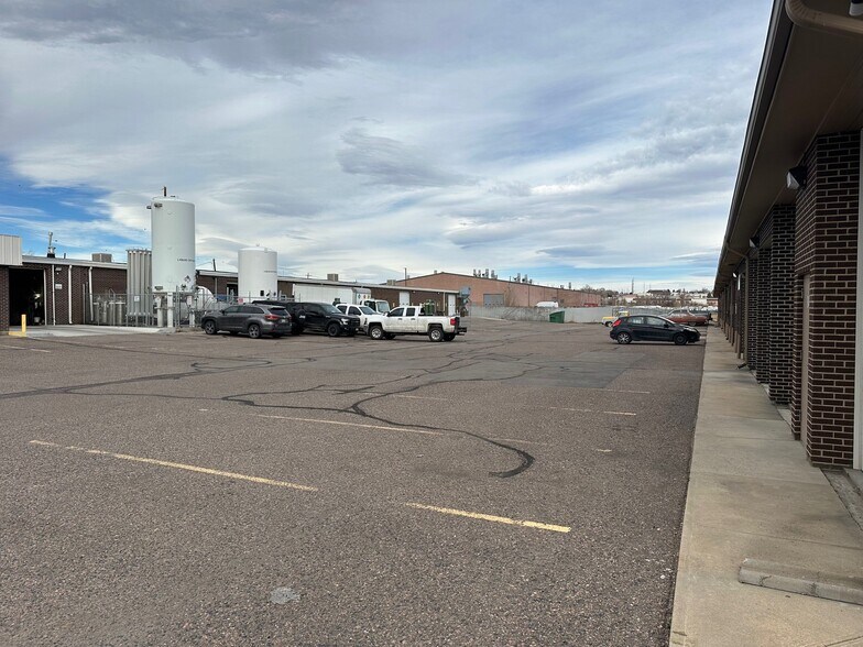 More Photos Of 821-865 E 73rd Ave, Denver Warehouse For Lease