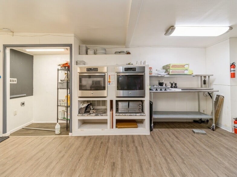 More Photos Of 6008 W Lincoln Way, Ames Restaurant For Sale