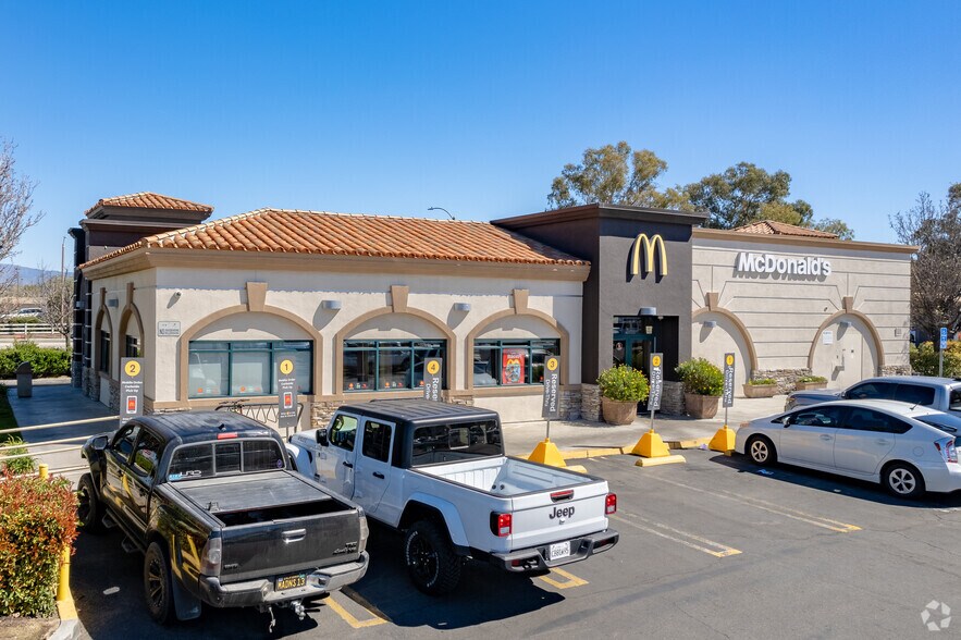 More Photos Of 27003-27103 Mcbean Pky, Valencia Unknown For Lease