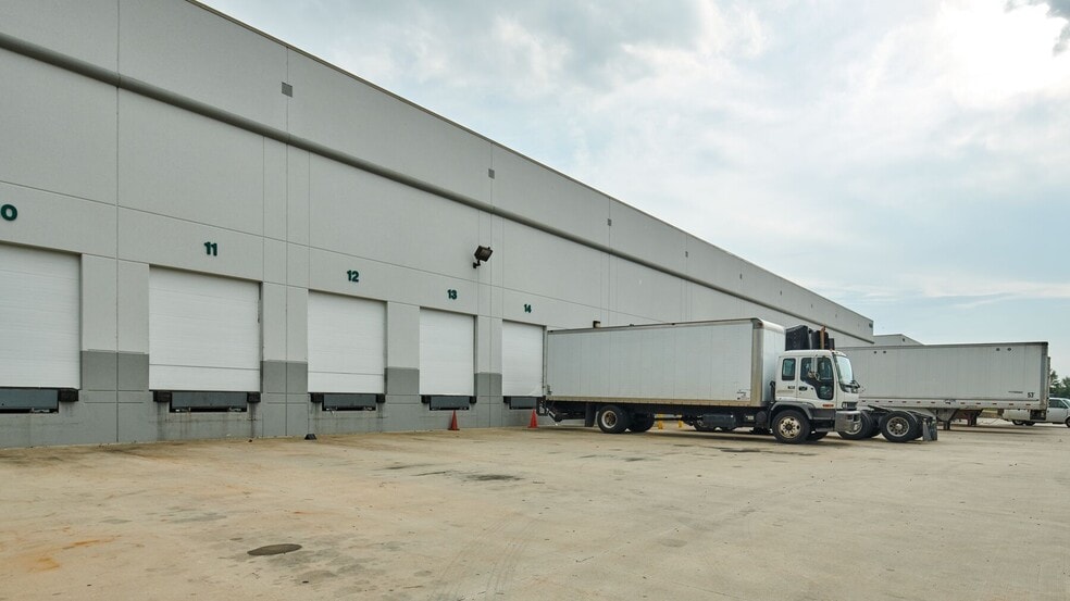 More Photos Of 45080 Old Ox Rd, Dulles Warehouse For Lease
