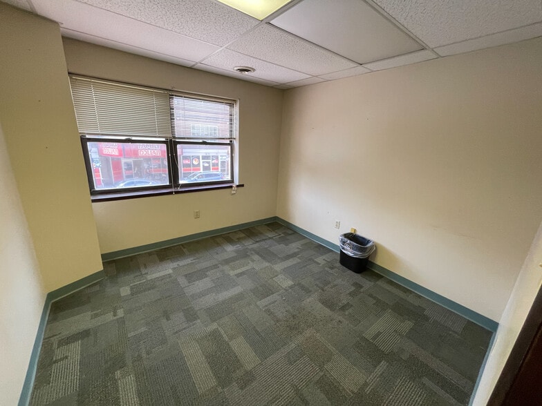 More Photos Of 610-612 Lincoln Ave, Bellevue Storefront Retail Office For Lease