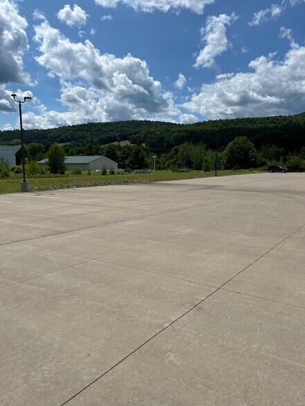 More Photos Of 41 Browne St, Oneonta Warehouse For Lease