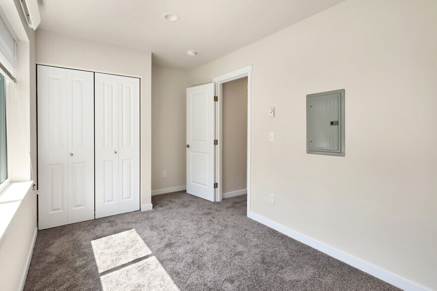 More Photos Of 201 Tull Ct, Bellingham Apartments For Sale