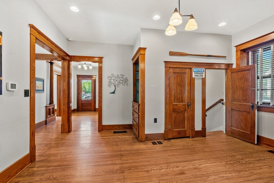 More Photos Of 720 Poyntz Ave, Manhattan Office For Sale