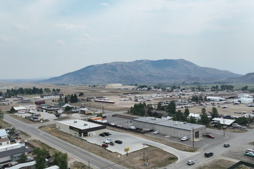 More Photos Of 1002 Park Ave, Kremmling Freestanding For Sale