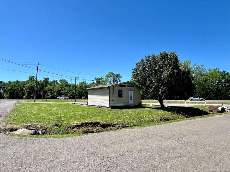 More Photos Of 1401 S McQuarrie Ave, Wagoner Storefront Retail Office For Sale