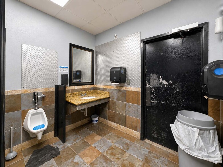 More Photos Of 9721 W Broadway St, Pearland Restaurant For Sale