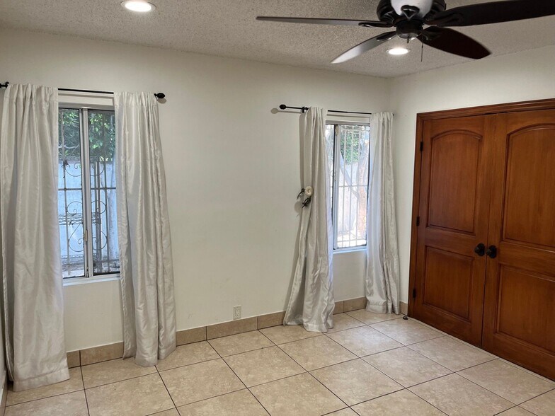 More Photos Of 8927 Sawyer St, Los Angeles Specialty For Sale