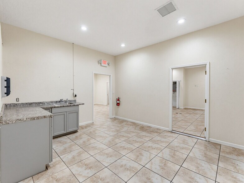More Photos Of 3347 SW 7th St, Ocala Distribution For Sale