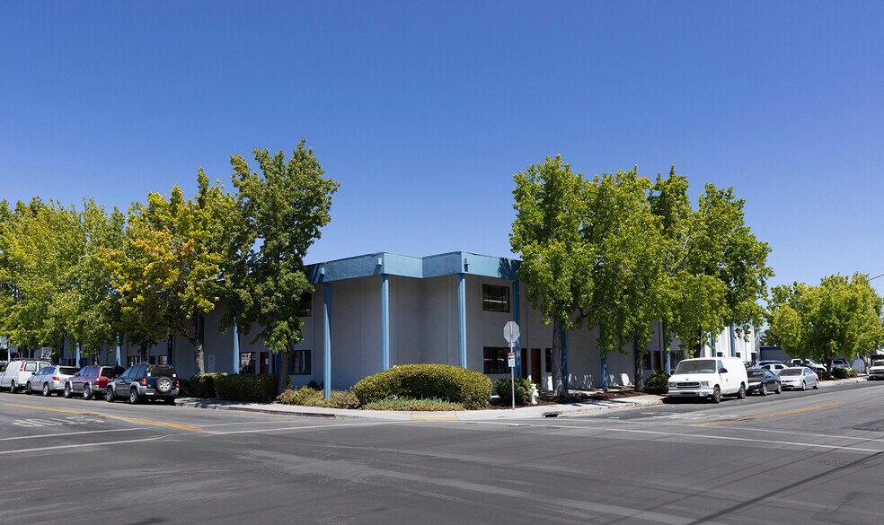 More Photos Of 2975-2999 Spring St, Redwood City Warehouse For Sale