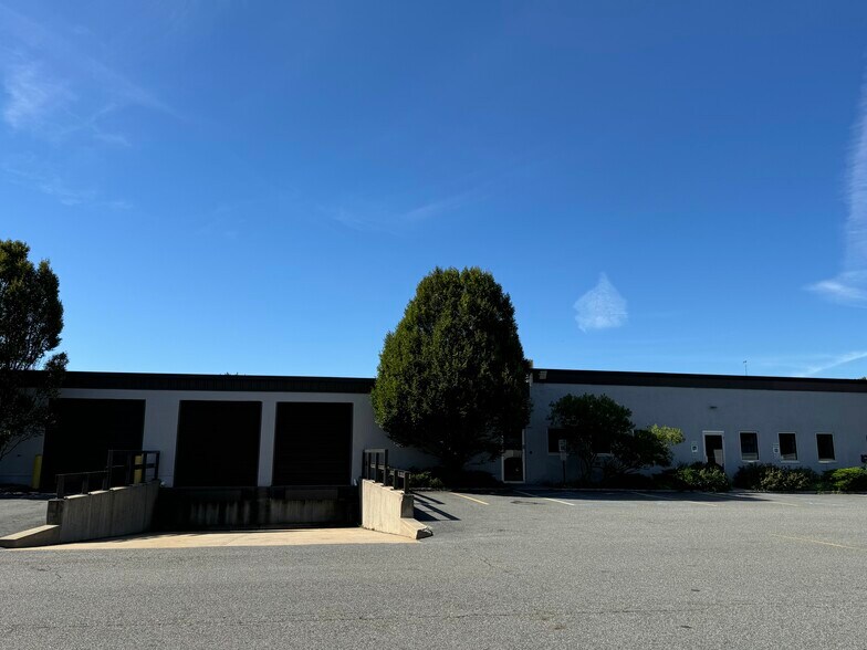 More Photos Of 60 Saddle River Ave, South Hackensack Warehouse For Lease