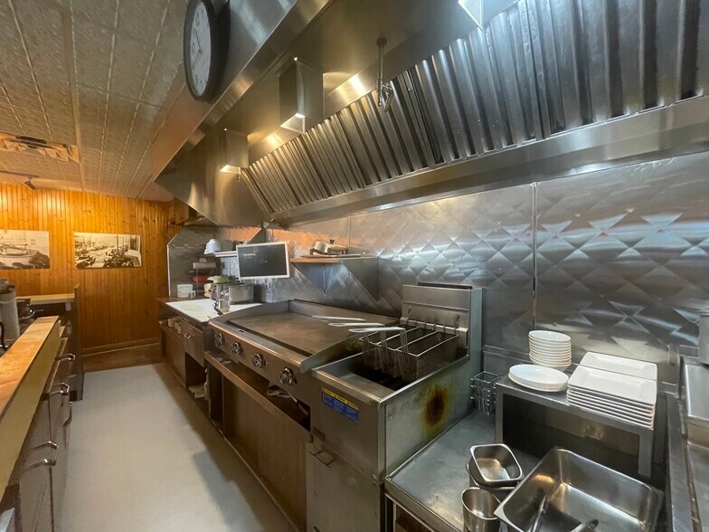 More Photos Of 4629 N Port Washington Rd, Milwaukee Restaurant For Sale