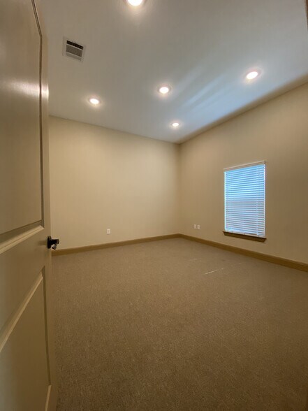 More Photos Of 2200 N AW Grimes, Round Rock Medical For Lease