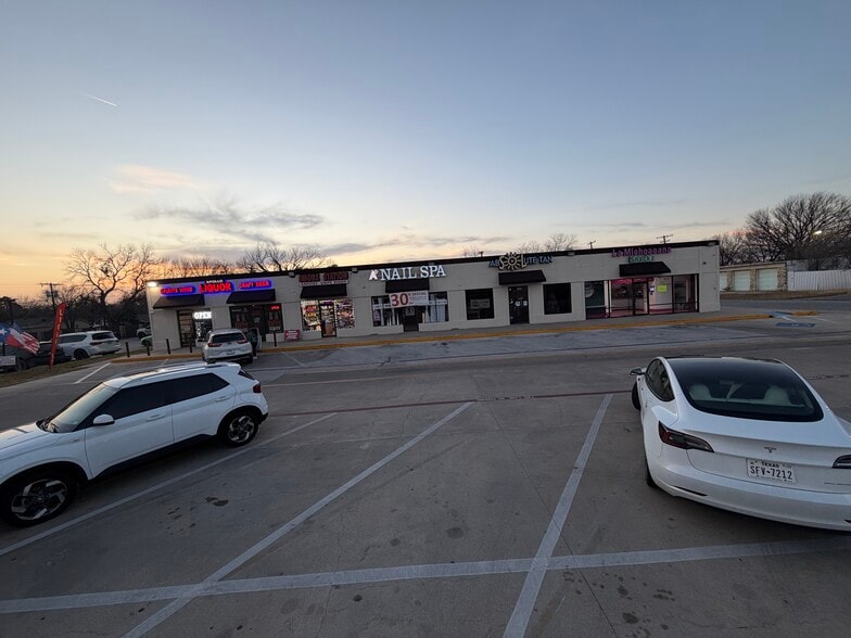 More Photos Of 1209 N Grand Ave, Gainesville General Retail For Lease