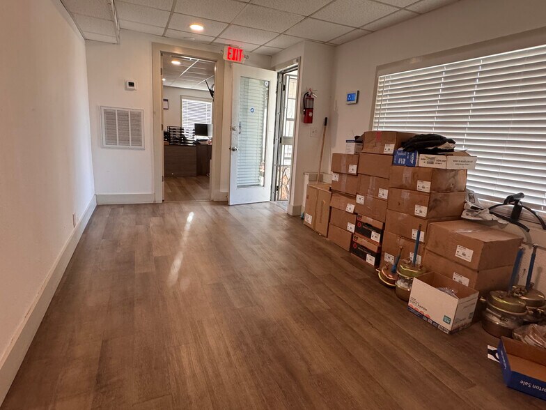 More Photos Of 6301 Causeway Blvd, Tampa Auto Repair For Lease