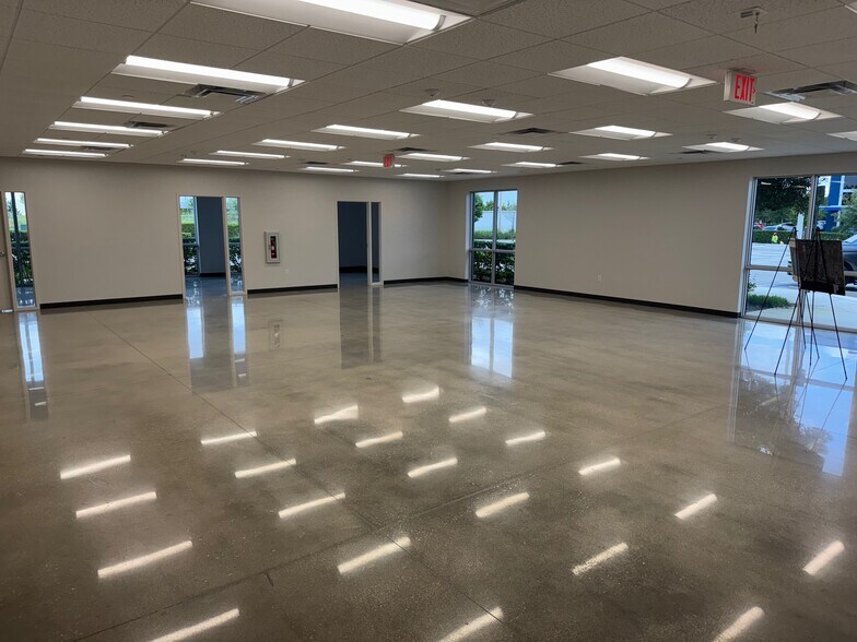 More Photos Of 21301 NW 47th Ave, Miami Gardens Warehouse For Lease
