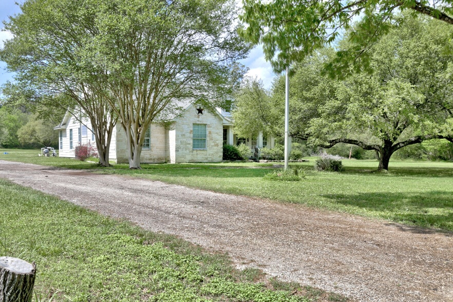 More Photos Of 18135 N Highway 75, Willis Specialty For Sale