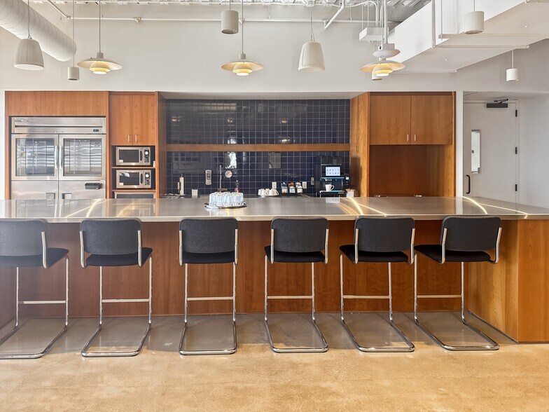 More Photos Of 211 N Broadway, Saint Louis Coworking Space