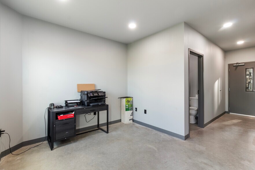 More Photos Of 1113 Innovation Dr, Bryan Industrial For Lease