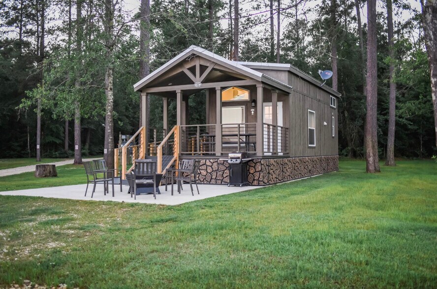 Primary Photo Of 1907 Pinecrest Rd, Trinity Trailer Camper Park For Sale