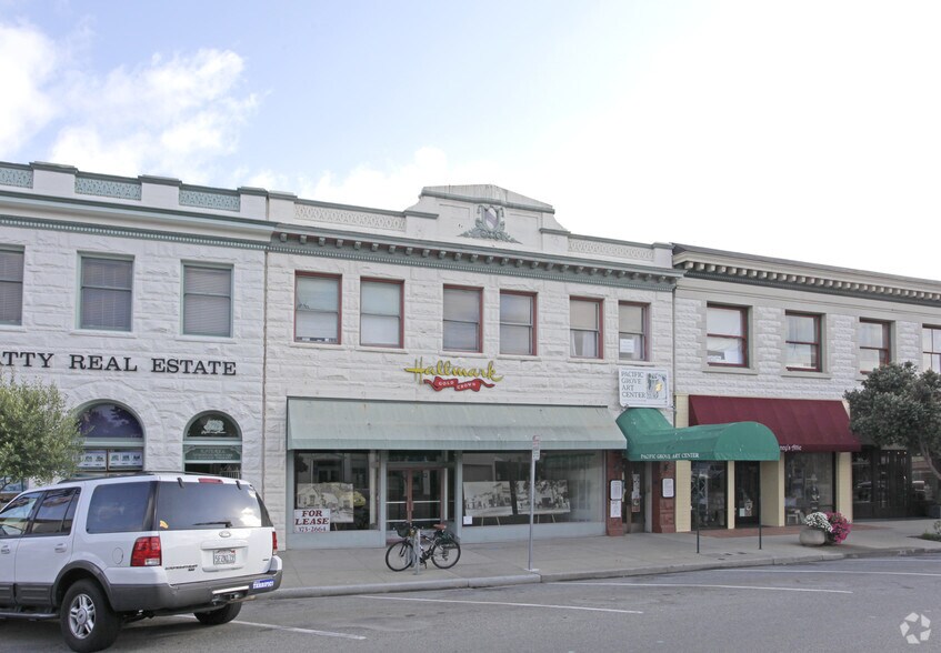 More Photos Of 562-568 Lighthouse Ave, Pacific Grove Storefront For Lease