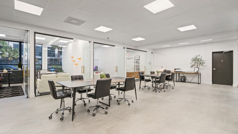 More Photos Of 1510 E Colonial Dr, Orlando Office For Lease