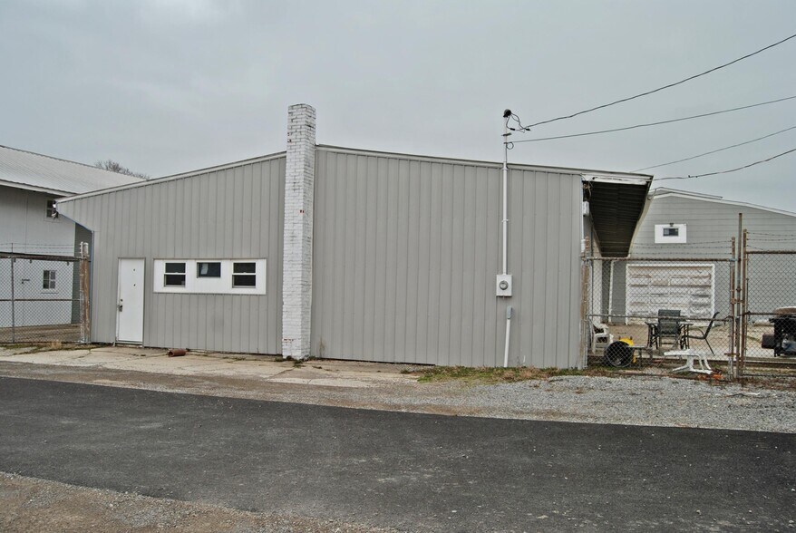 More Photos Of 230 South Main St, Lakeview Flex For Sale