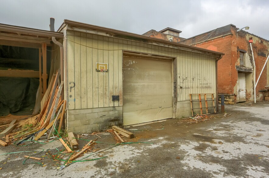 More Photos Of 510 Sampson St, New Castle Light Manufacturing For Lease