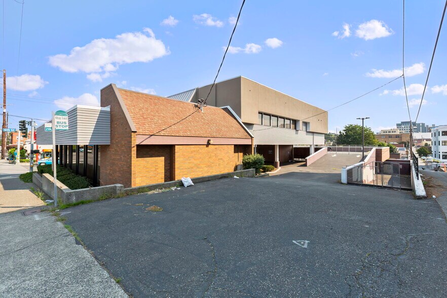 More Photos Of 873-875 6th St, Bremerton Bank For Lease