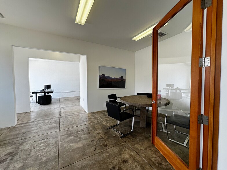 More Photos Of 11522 W Washington Blvd, Los Angeles Office For Lease