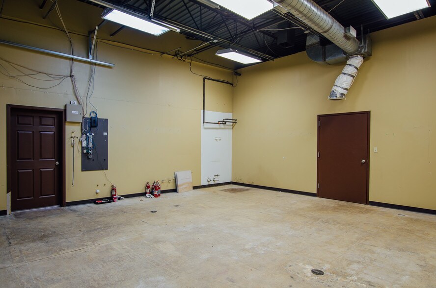 More Photos Of 33-49 Briggs Dr, Ontario General Retail For Lease