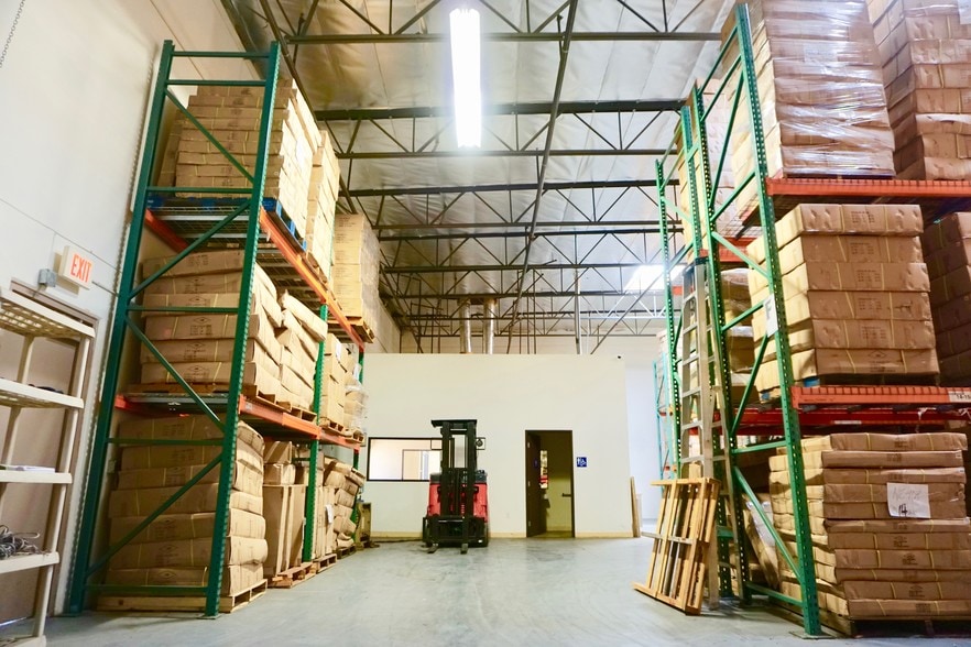 More Photos Of 16882 S Main St, Gardena Warehouse For Lease