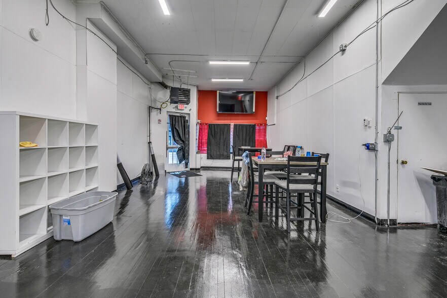 More Photos Of 1500 W Broadway Ave, Minneapolis Storefront Retail Residential For Sale