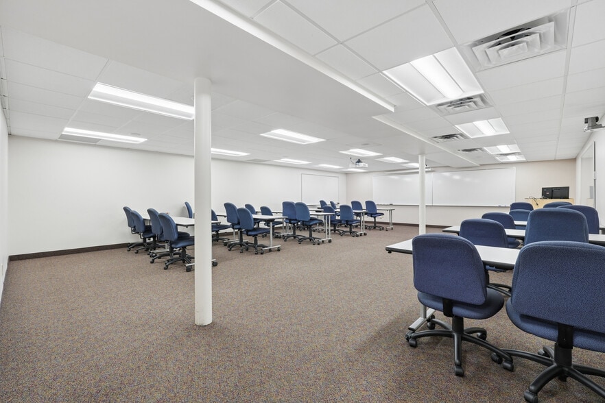 More Photos Of 2500 Park Ave, Minneapolis Office For Sale