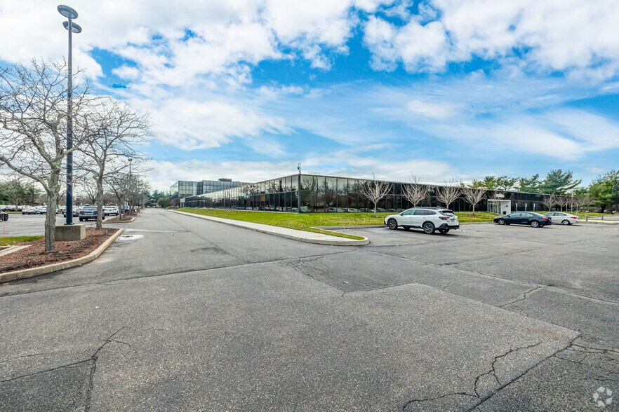 More Photos Of 2 Corporate Center Dr, Melville Office For Lease