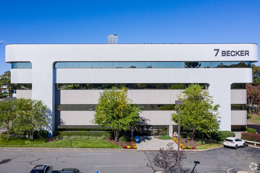 More Photos Of 7 Becker Farm Rd, Roseland Office For Lease