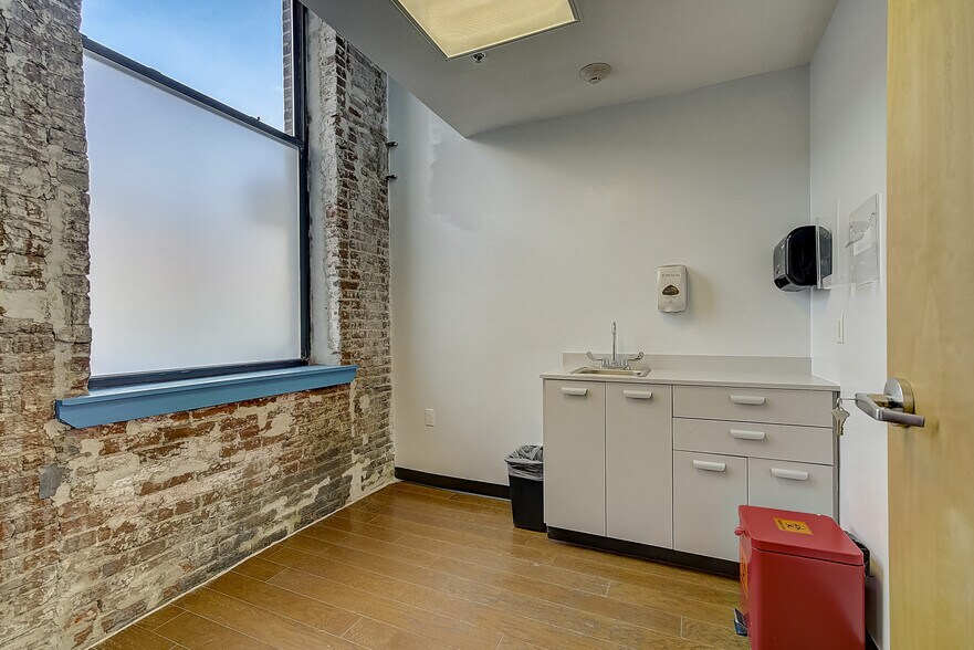 More Photos Of 2418 York, Philadelphia Healthcare For Lease